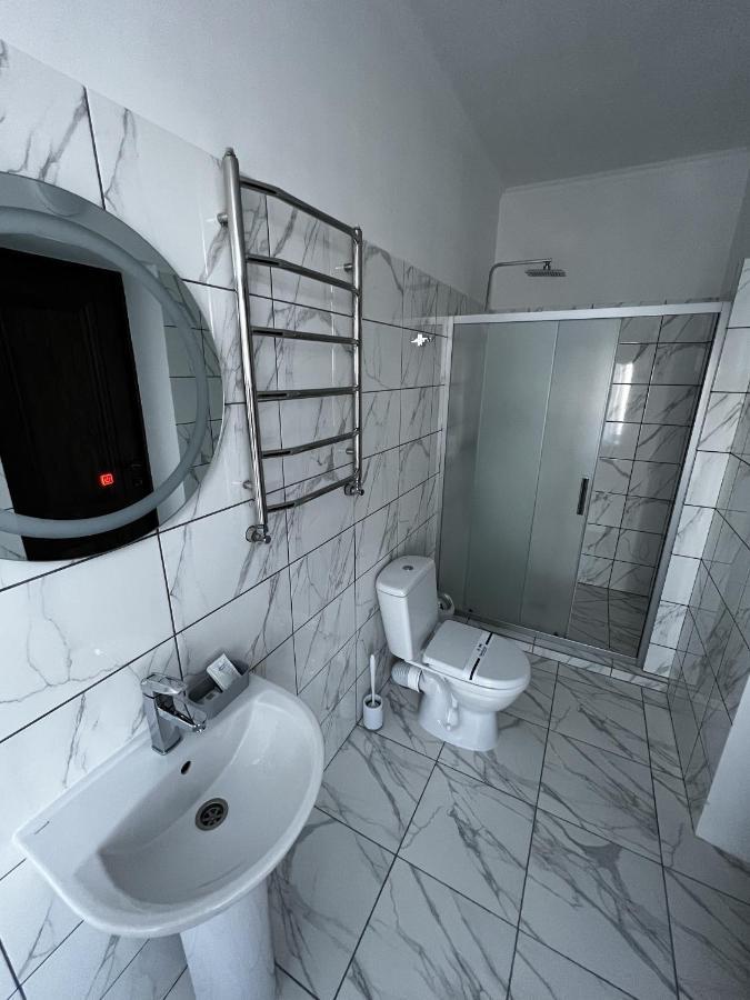 Zolotoy Fazan Hotel Mykolajiv Buitenkant foto