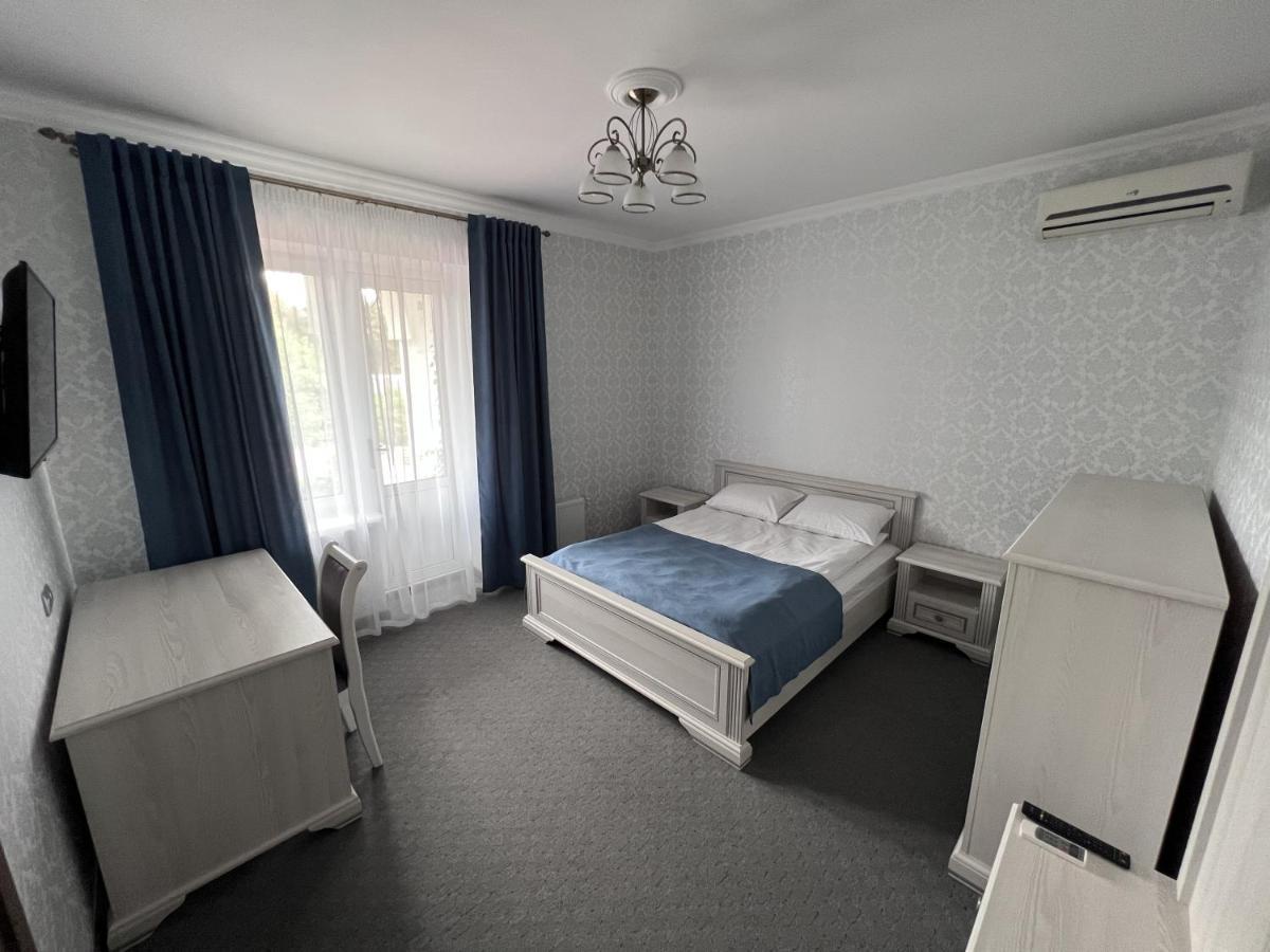 Zolotoy Fazan Hotel Mykolajiv Buitenkant foto