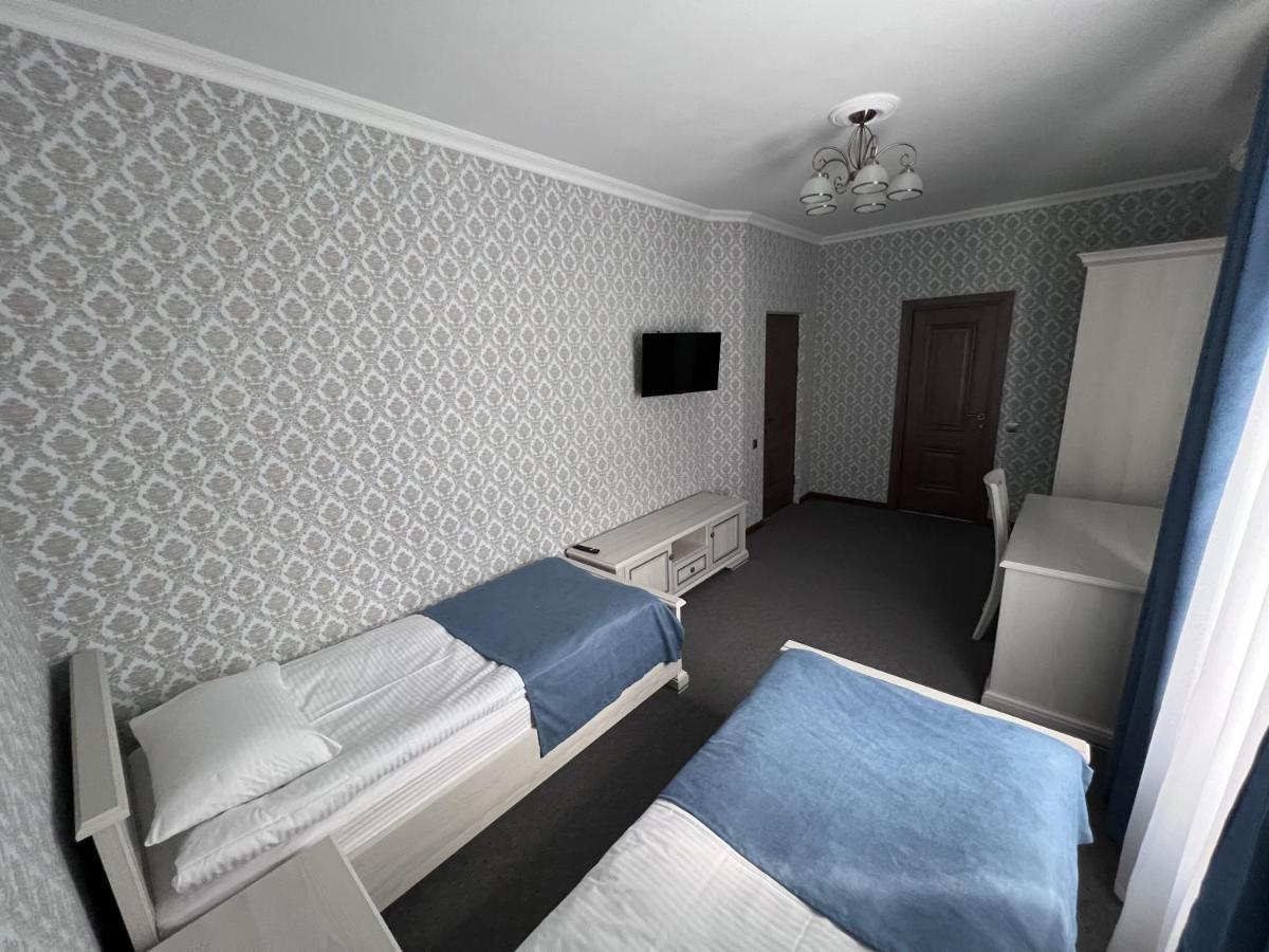 Zolotoy Fazan Hotel Mykolajiv Buitenkant foto